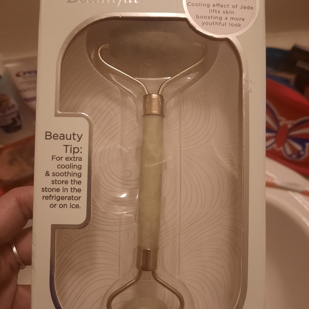 JADE FACIAL ROLLER